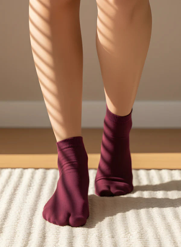 Burgundy Women’s Toe Comfort Socks