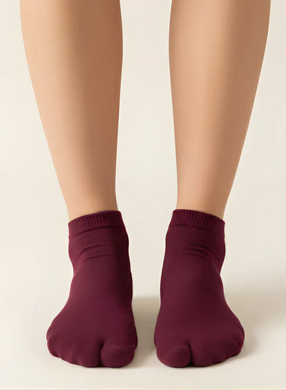 Burgundy Women’s Toe Comfort Socks
